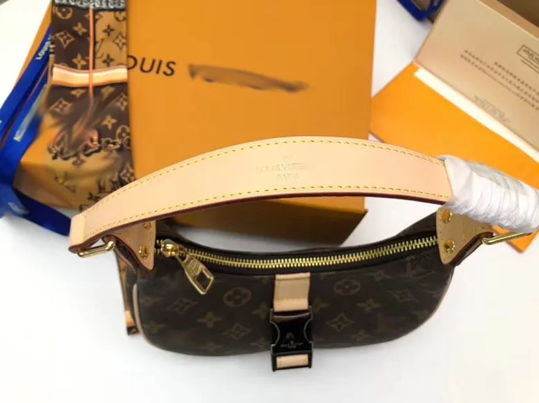 LB157   8.7x5.1x2.8inch（Including silk scarves.）